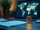 bitcoin-haelt-sich-trotz-iran-konflikt-regulierung-reserven-und-krypto-adoption-im-fokus