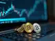 escroqueries-previsions-et-regulation-le-xrp-et-ripple-sous-les-projecteurs-en-2025